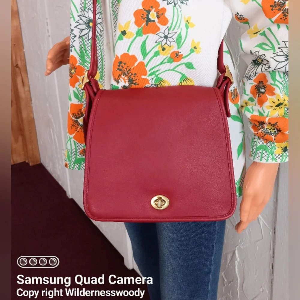 Coach Legacy Companion Flap #9715, 2001. Turn Lock, Crossbody, Red/Bordeaux - Picture 16 of 16
